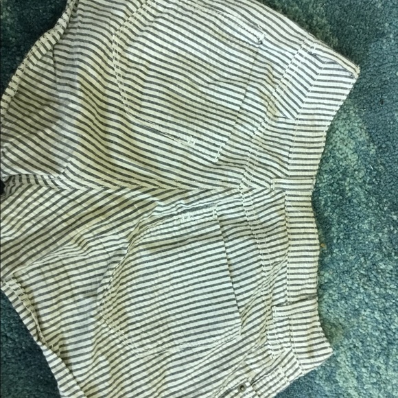 Striped black and white high rise shorts - Picture 2 of 2